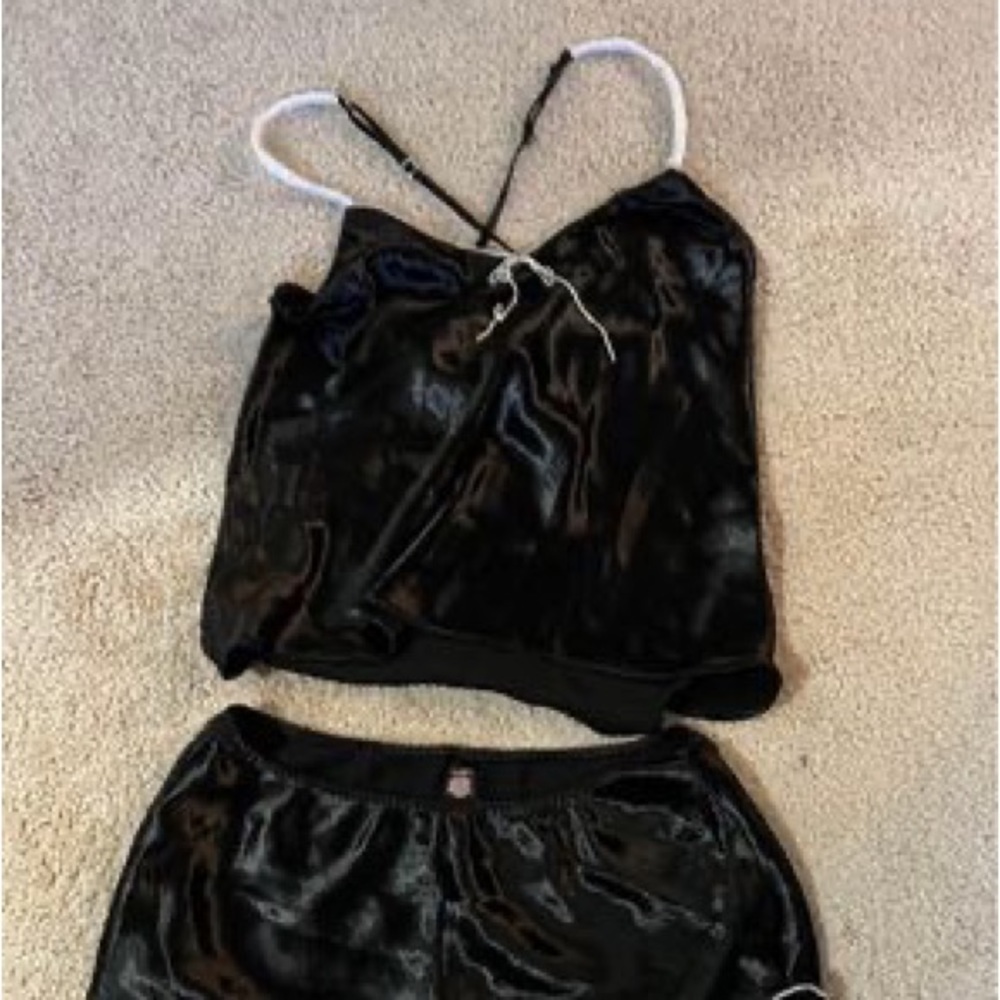 NWT Victoria’s Secret velvet Sleep set